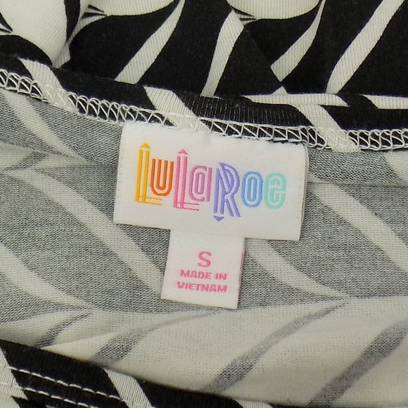 LuLaRoe Irma Black/White Print Tunic Top Size Small - Picture 4 of 7